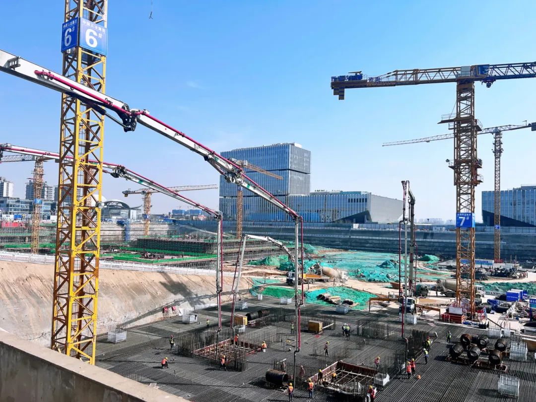 提前11小時(shí)！徐工大米數(shù)泵車賦能高效施工