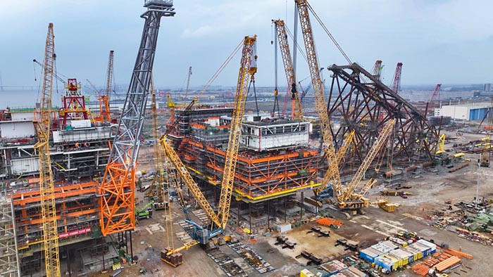 【全球之履】總重37000噸！徐工履帶兄弟團助力大型深水導(dǎo)管架建設(shè)