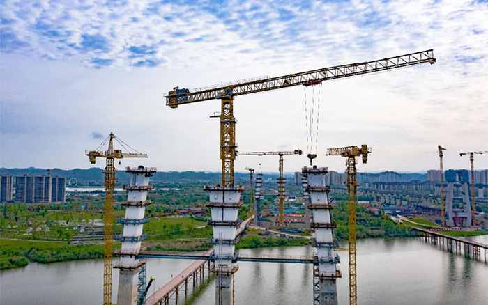 助力涪江兩岸“雙向奔赴”，徐工群塔顯身手！