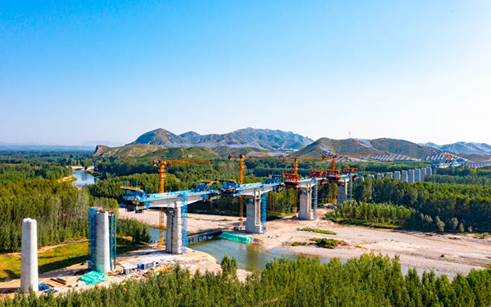 群塔筑雄忻！徐工助建山西首條時速350公里高鐵