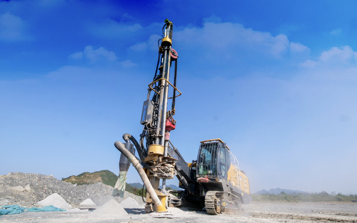 露天礦山，礦主們愛(ài)用徐工潛孔鉆！