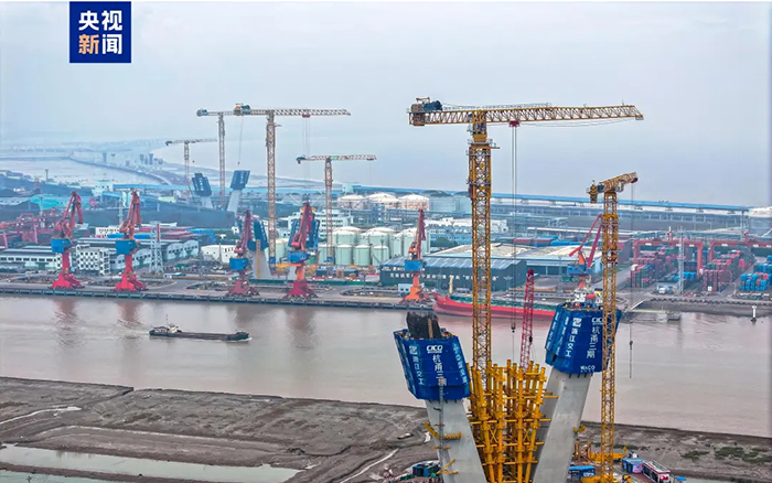 央視聚焦！徐工超大塔助建世界級橋梁工程！