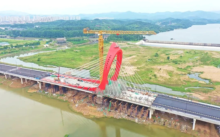 提前55天合龍！徐工XGT2230-100S編織“紅色搖籃”