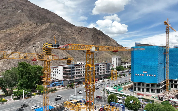 海拔4500米！ 徐工XGT600A-25S 奮戰(zhàn)“日光之城”