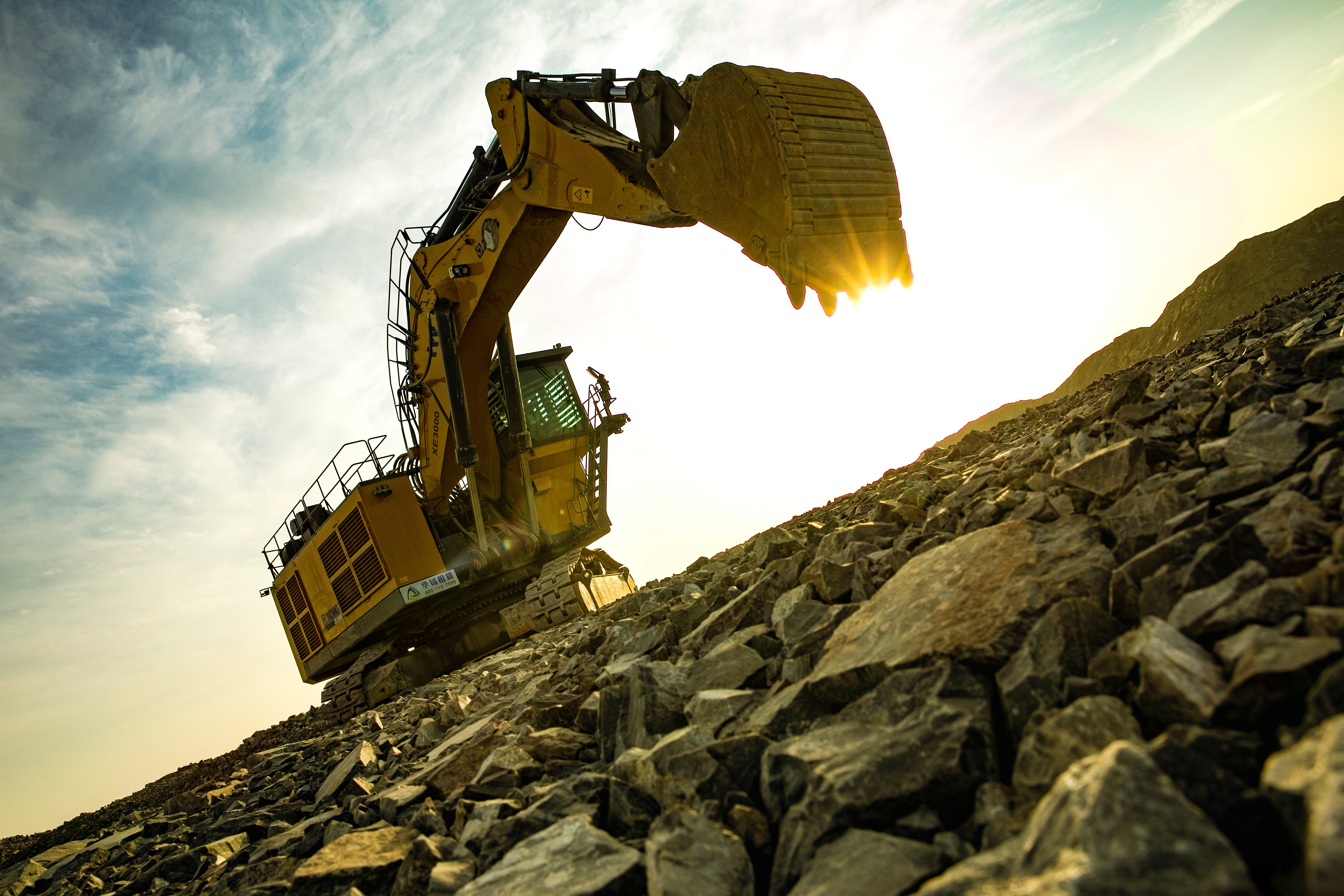大型露天礦山智選之作，徐工XE3000礦用挖掘機(jī)