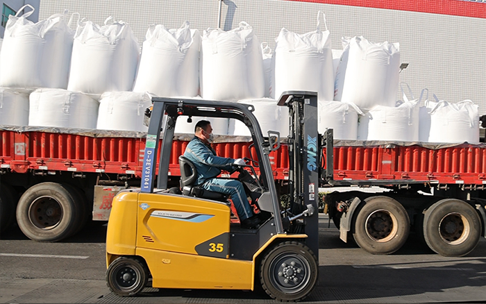 徐工新能源叉車為食品工廠綠色、高效生產(chǎn)保駕護(hù)航