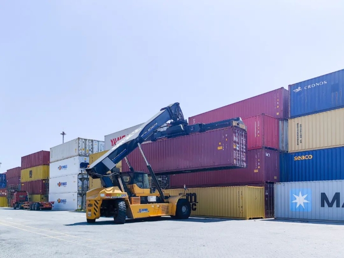 性能優(yōu)越！徐工正面吊助力海鐵聯(lián)運發(fā)展