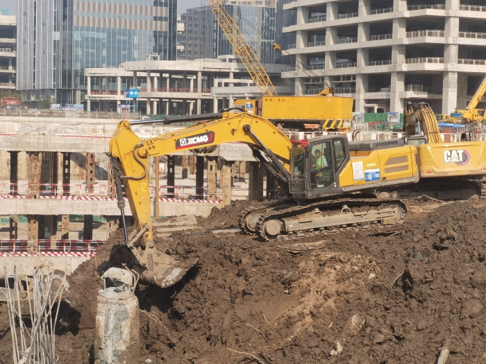品質(zhì)+節(jié)油+高效！徐工XE335GK助建亞洲最大地下空間