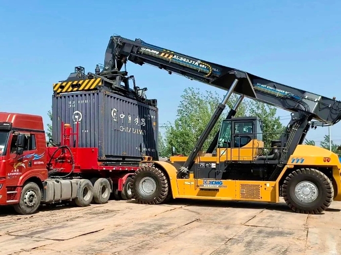 高效正面吊——散裝物料裝卸、輸送解決方案專家！