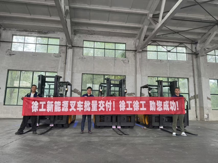 品質(zhì)與服務(wù)共拓市場(chǎng)新局！徐工孔雀叉車賦能冶金行業(yè)