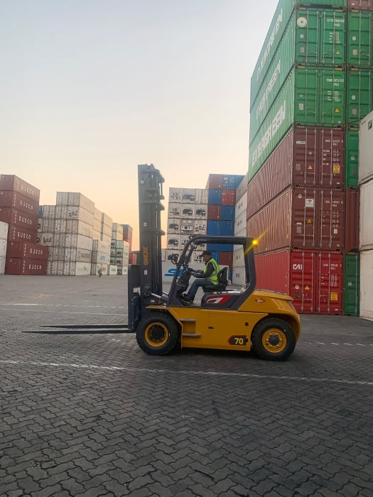 徐工叉車批量進(jìn)駐廈門港，一站式解決方案賦能港口物流新升級(jí)