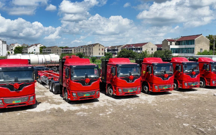 綠色物流再提速，徐工新能源牽引車批量入港！