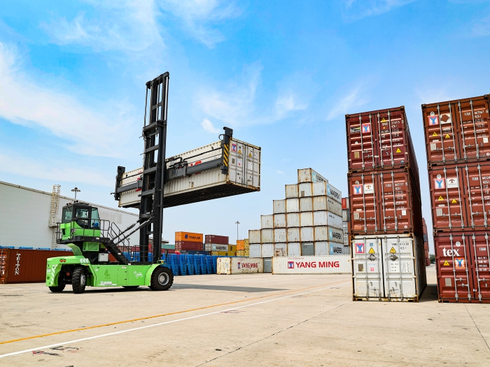 賽場競鋒芒！“徐工杯”堆高機操作員技能大賽見證“真功夫”