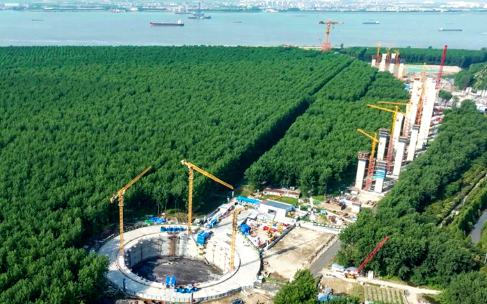 提前1個月！徐工金助力世界最大跨度橋梁錨碇封底