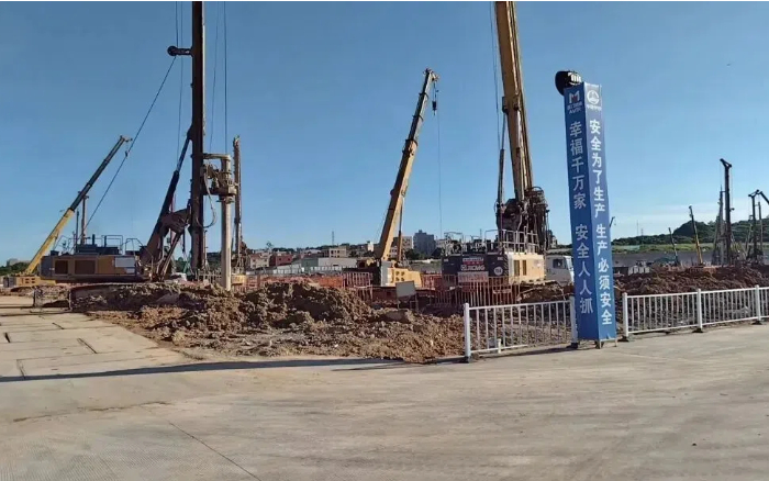 粘土 + 花崗巖地層 “攔路虎”？徐工 XR320E 旋挖鉆機(jī)高效破解助廈門軌交