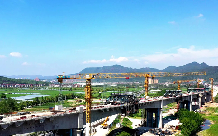 凌空起舞，飛跨南北！徐工群塔助建浙江“詩畫走廊”