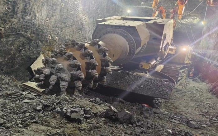 掘進磷礦！徐工XTR7/360掘進機點磷成金