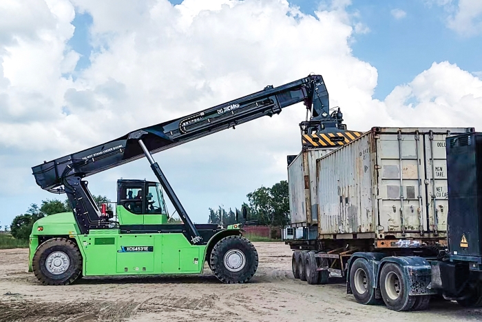 “回頭客”之選！徐工綠色先鋒深耕華南區(qū)域自貿(mào)港