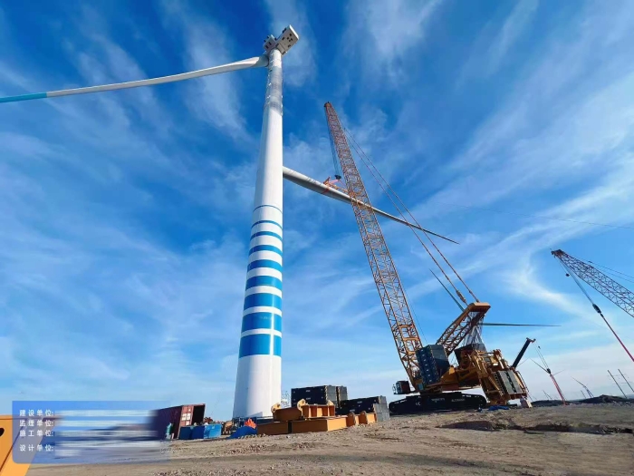 大國重器顯擔(dān)當(dāng)——XLC18000M征戰(zhàn)戈壁灘，125米高空精準(zhǔn)托起10兆瓦風(fēng)電巨擘！