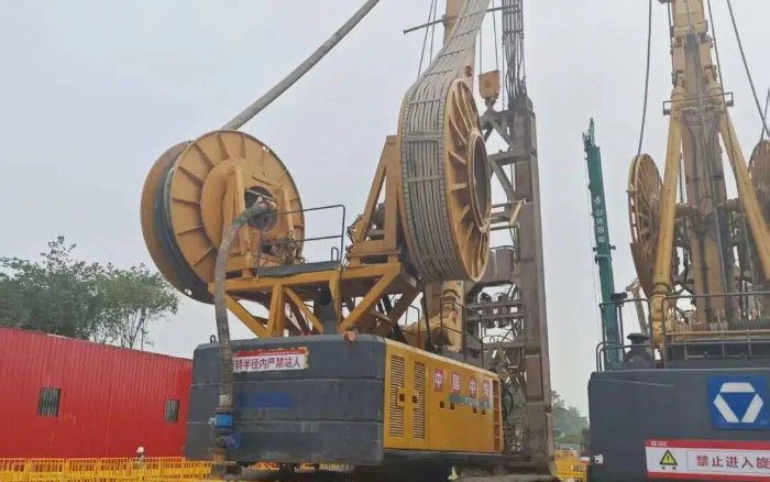 地質(zhì)無難題！徐工雙輪銑槽機(jī)助力區(qū)域基建按下 “加速鍵”