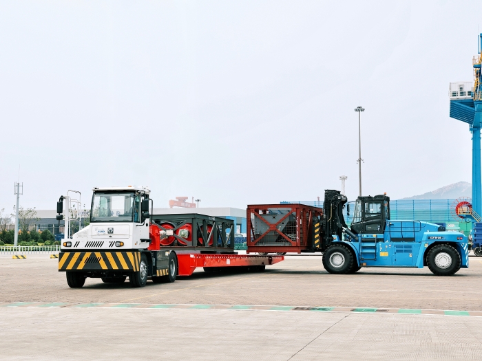 千里之外“秀操作”！徐工遠控港機集群carry全場