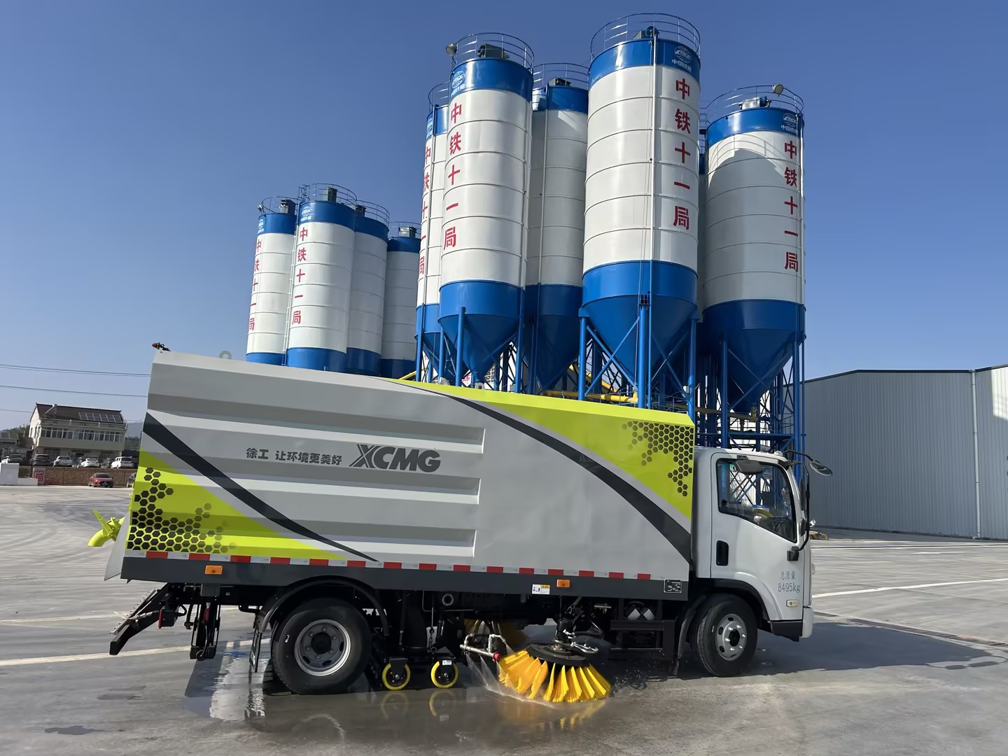 徐工8噸洗掃車“上崗”，助力合肥環(huán)境更美好