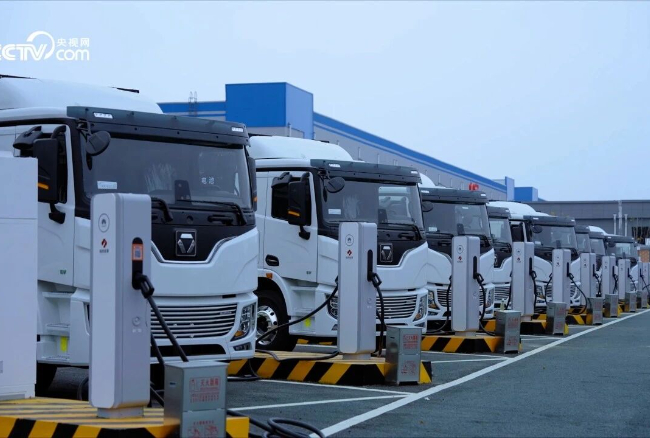 在中國物流之都，徐工超充重卡“15分鐘滿電”