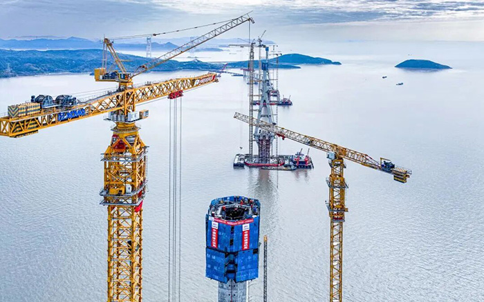 世界級跨海工程，雙主塔封頂