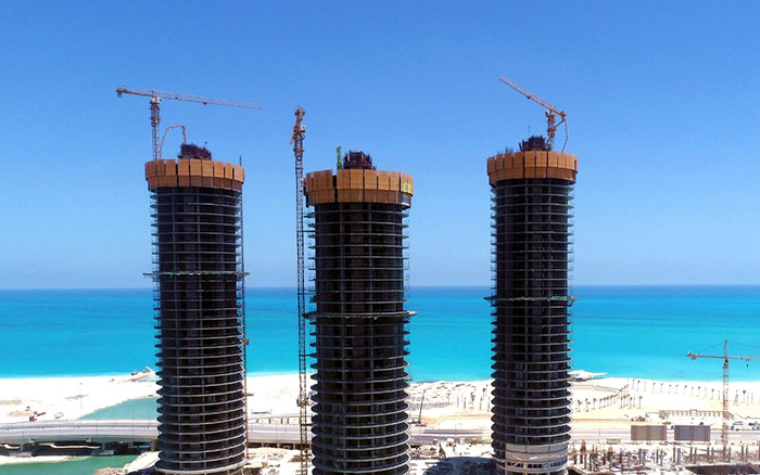 地中海岸，徐工塔機(jī)成群矗立！這畫面絕美～