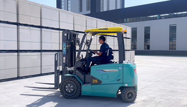 【客戶證言】與“鋰”同行，綠動(dòng)未來！徐工電動(dòng)叉車圈粉客戶