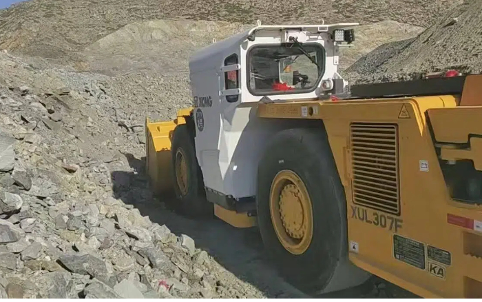 攻克高密度鐵礦！徐工 XUL307F 硬核助力西北礦業(yè)高效開采
